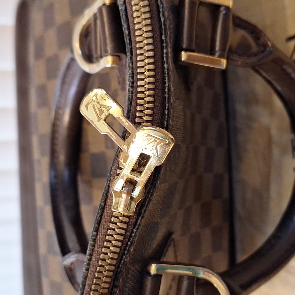Louis Vuitton Alma - Picture 10 of 16